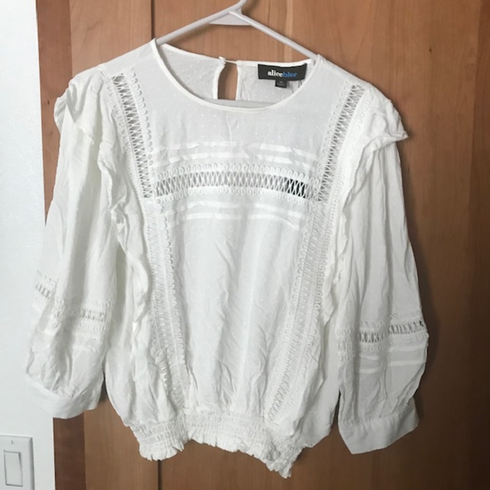 NWOT white elastic bottom top fun cutout details throughout medium Alice Blue